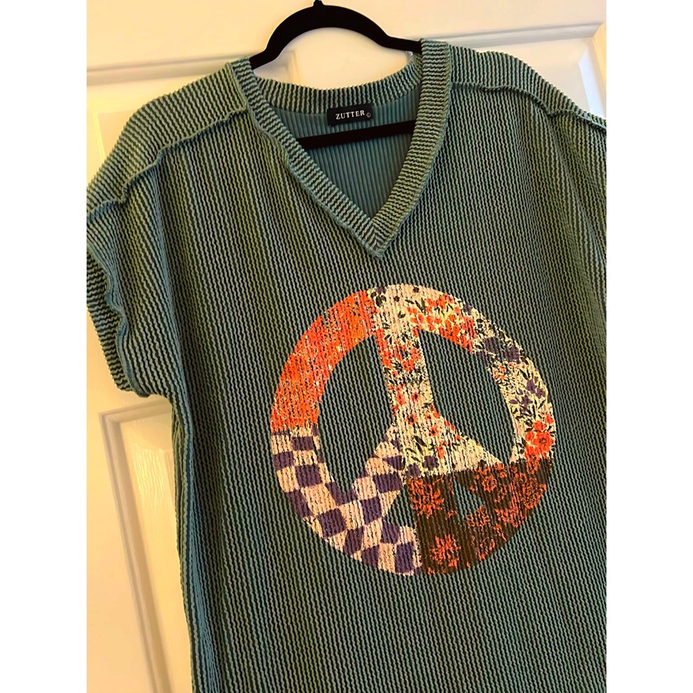 Last 3! Boho Soft Ribbed Moss V Neck Reverse Stitch Peace Sign Top! - Picture 4 of 5
